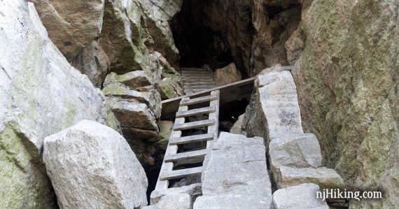 Looking up at the ladder in the Lemon Squeeze ay Mohonk.