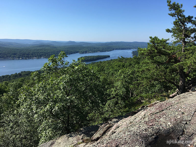 Bearfort Mountain – State Line to Surprise Lake in Summer | njHiking.com