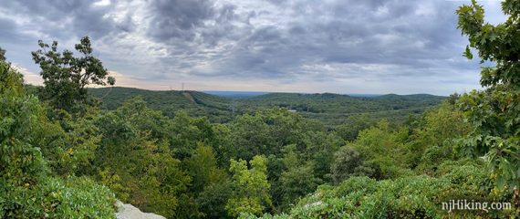 Pyramid Mountain – Tripod Rock | njHiking.com